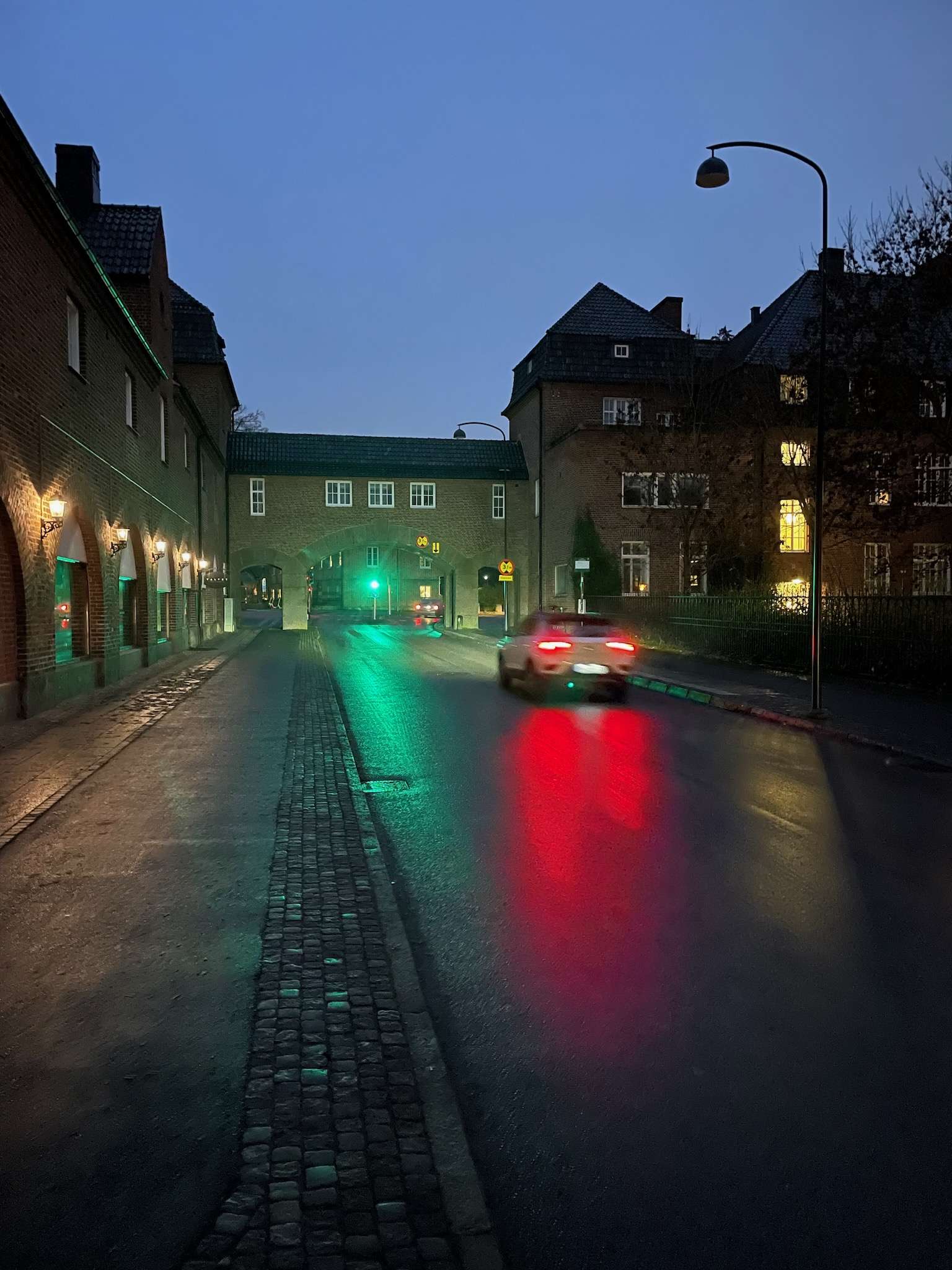 Mörklagd gata i Lund.